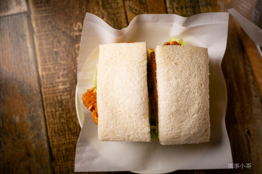 內壢早午餐推薦-醬饌燒肉蛋吐司，抹上獨家烤肉醬汁的各式美味燒肉吐司！活力滿點而且大碗好吃的各式丼飯！連手工蔥油餅跟炒麵都好好吃啊～ @圍事小哥的幸福相框