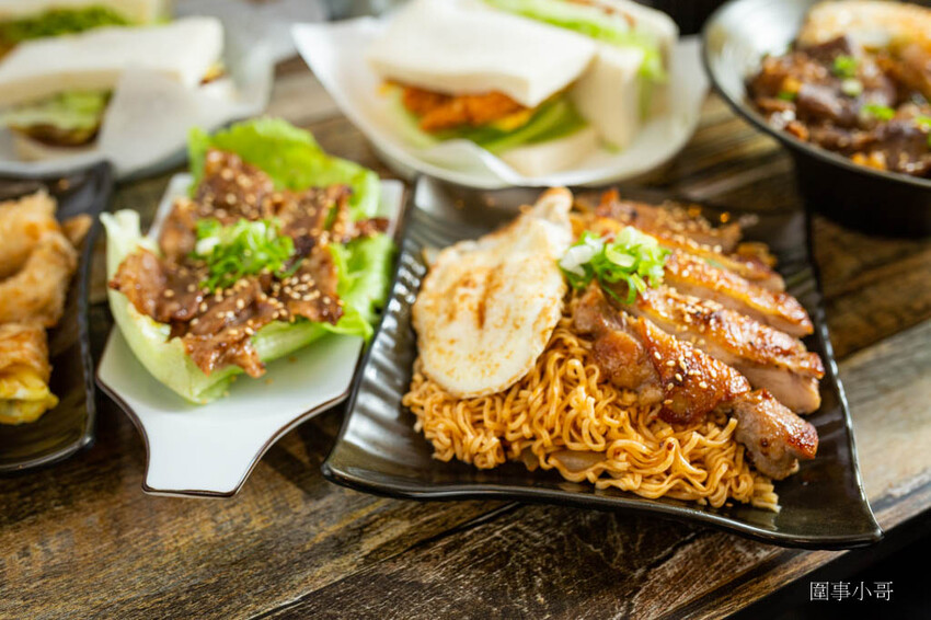 內壢早午餐推薦-醬饌燒肉蛋吐司，抹上獨家烤肉醬汁的各式美味燒肉吐司！活力滿點而且大碗好吃的各式丼飯！連手工蔥油餅跟炒麵都好好吃啊～ @圍事小哥的幸福相框