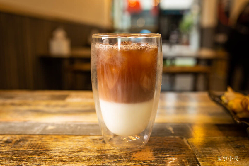 內壢早午餐推薦-醬饌燒肉蛋吐司，抹上獨家烤肉醬汁的各式美味燒肉吐司！活力滿點而且大碗好吃的各式丼飯！連手工蔥油餅跟炒麵都好好吃啊～ @圍事小哥的幸福相框