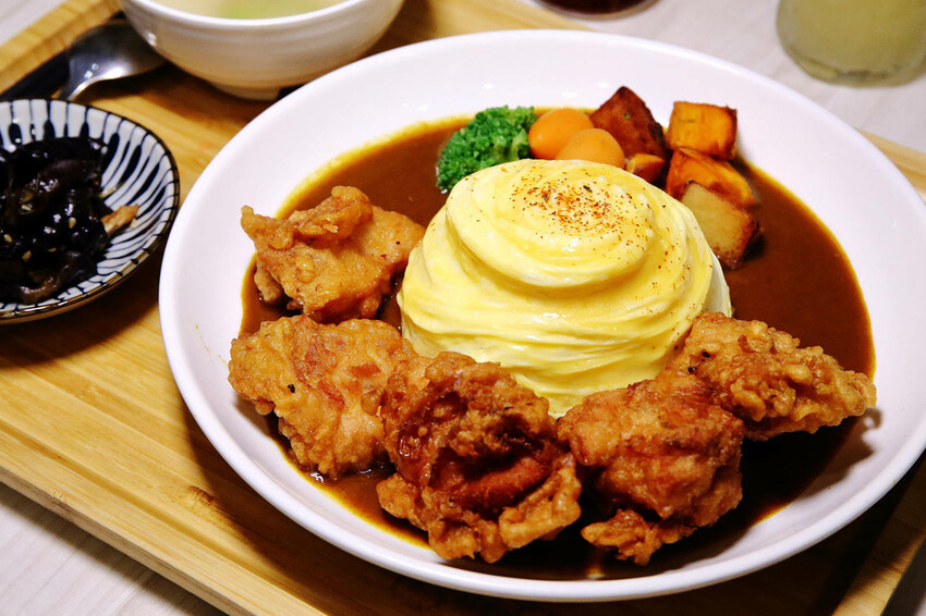 私嚐の吃飯北大店。三峽寵物餐廳推薦,超好吃唐揚雞有層次的咖哩