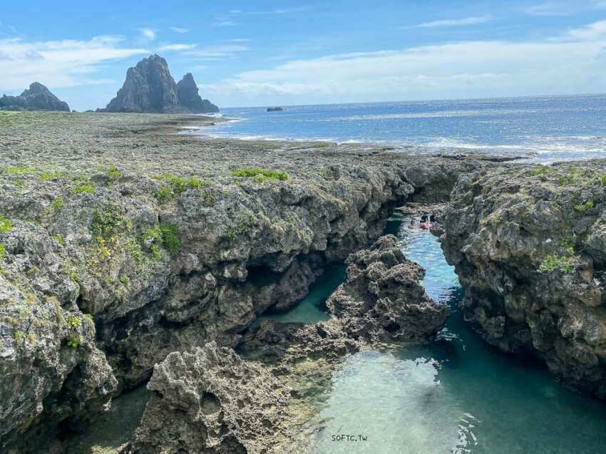 蘭嶼東清部落IG打卡景點推薦》東清秘境+情人洞●天然海蝕洞戲水秘境+石拱門 蘭嶼熱門打卡景點推薦