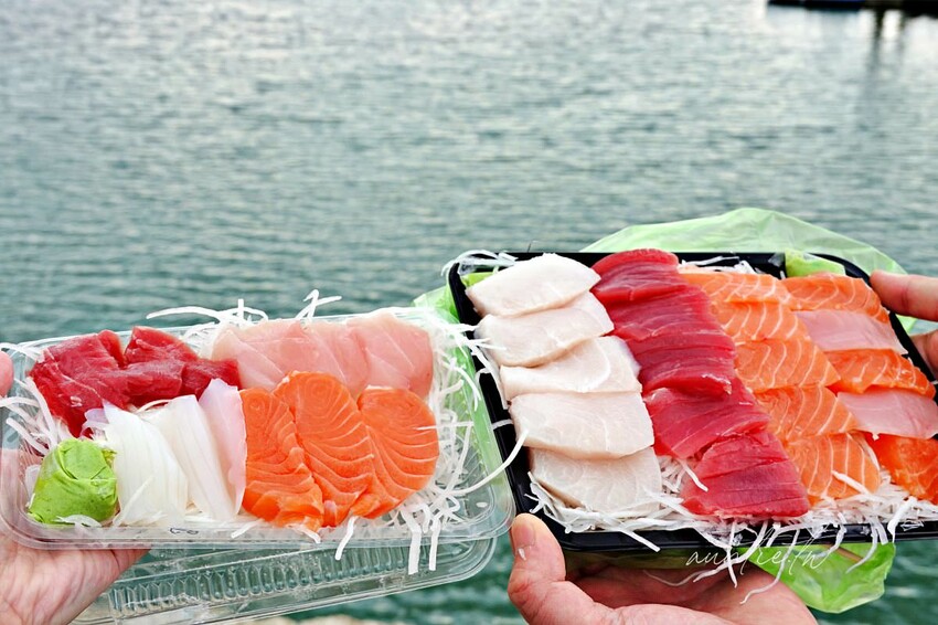 【新竹】南寮漁港|上允生魚片,看海景吃生魚片,新鮮厚切生魚片一大一小300元!