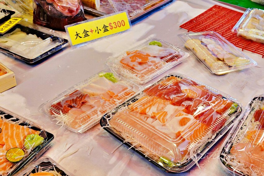 【新竹】南寮漁港|上允生魚片,看海景吃生魚片,新鮮厚切生魚片一大一小300元!