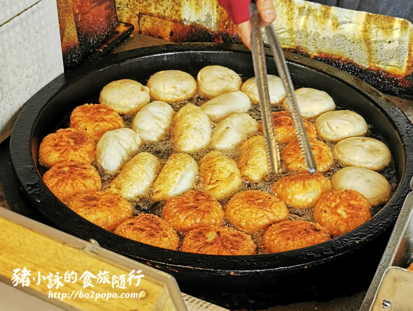 高雄。岡山》龍記餡餅。肉鮮又多汁的在地非隱藏版美食