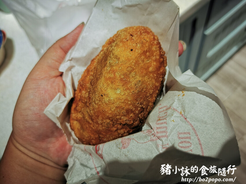 高雄。岡山》龍記餡餅。肉鮮又多汁的在地非隱藏版美食