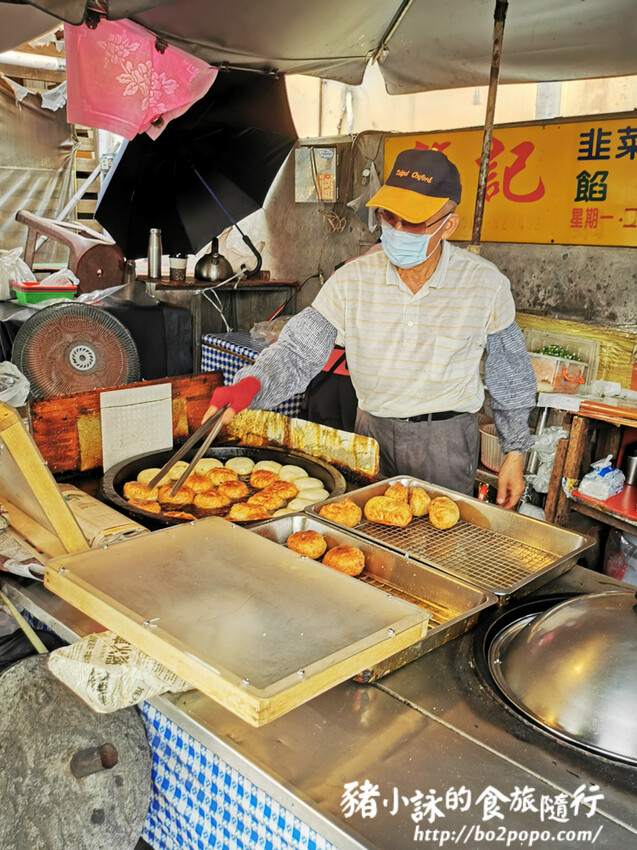 高雄。岡山》龍記餡餅。肉鮮又多汁的在地非隱藏版美食
