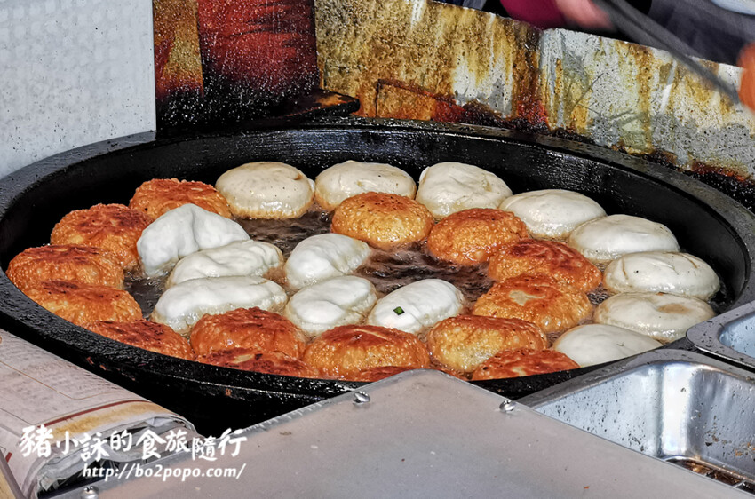 高雄。岡山》龍記餡餅。肉鮮又多汁的在地非隱藏版美食