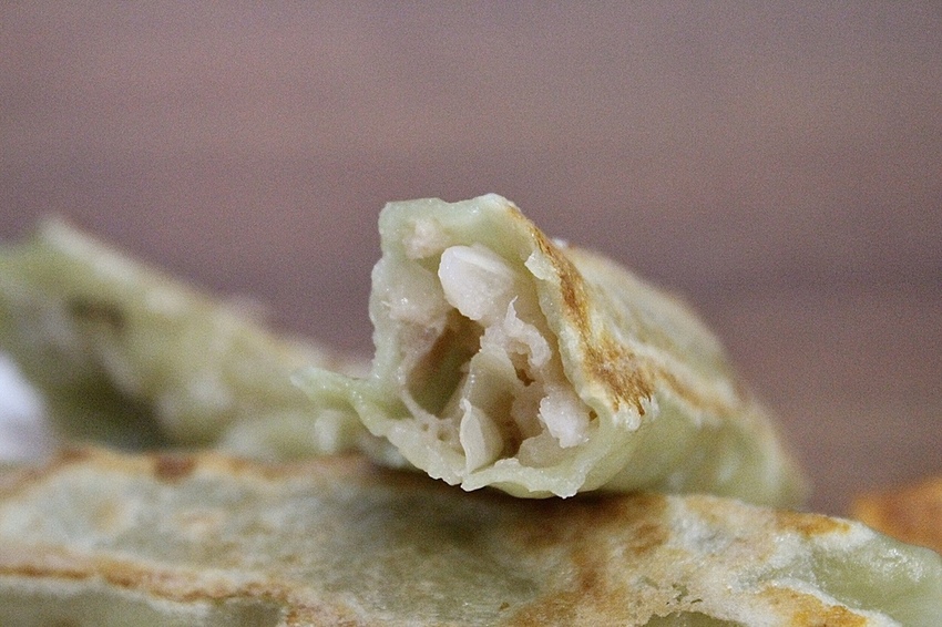 八方雲集植物肉鍋貼 (8).jpg