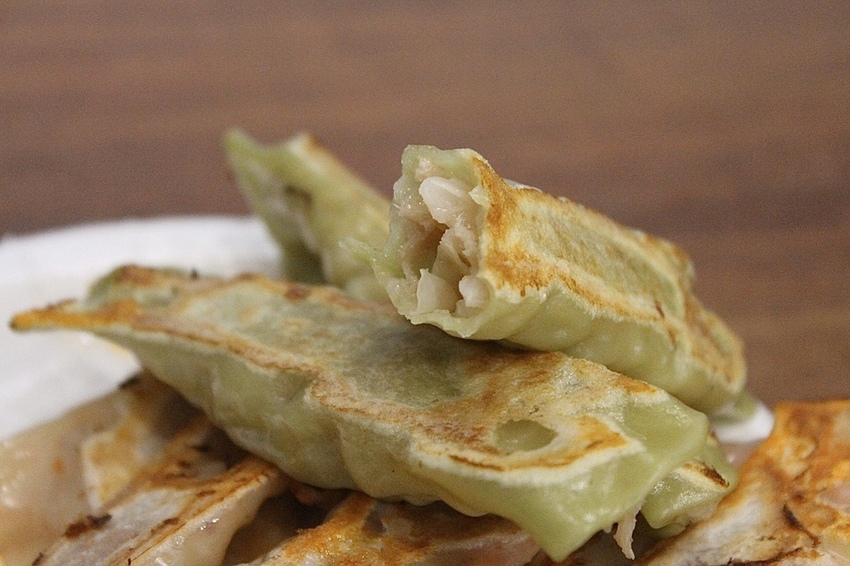 八方雲集植物肉鍋貼 (7).jpg