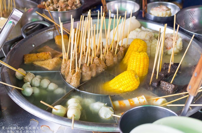 高雄左營︱舊城傳統美食　左營舊城城隍廟旁什麼都有的道地廟口小吃！！