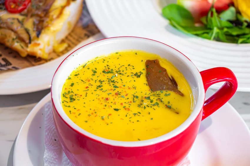 TASTy西堤牛排富國店，將布魯克林大橋搬進店裡啦!近捷運~聚會洽商的好選擇。 - 微笑Joe幸運