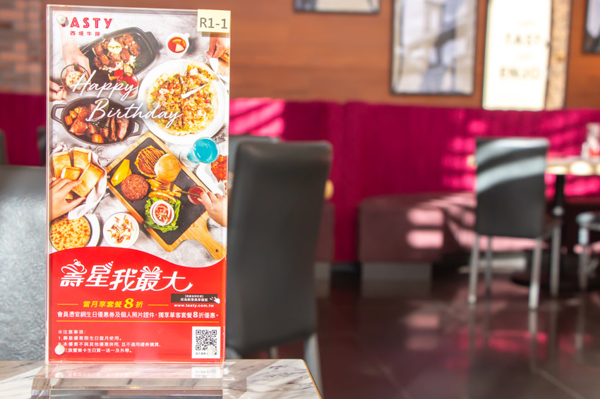 TASTy西堤牛排富國店，將布魯克林大橋搬進店裡啦!近捷運~聚會洽商的好選擇。 - 微笑Joe幸運