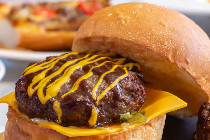 TASTy西堤牛排富國店，將布魯克林大橋搬進店裡啦!近捷運~聚會洽商的好選擇。 - 微笑Joe幸運