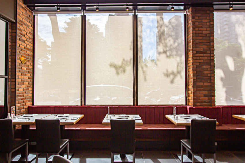 TASTy西堤牛排富國店，將布魯克林大橋搬進店裡啦!近捷運~聚會洽商的好選擇。 - 微笑Joe幸運