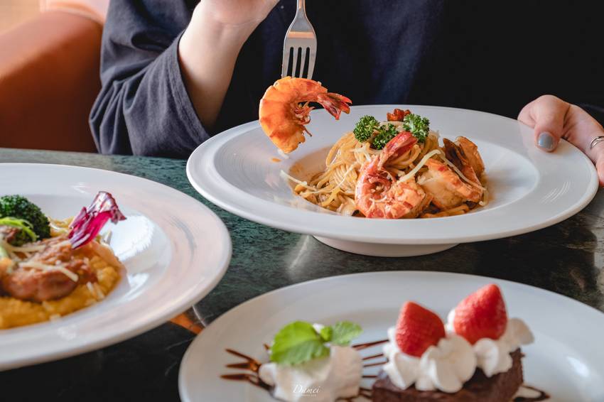 source: imgur.com 高雄左營|美國夏威夷毛伊咖啡館-老咖啡館獨特風味,冰滴咖啡深得我心