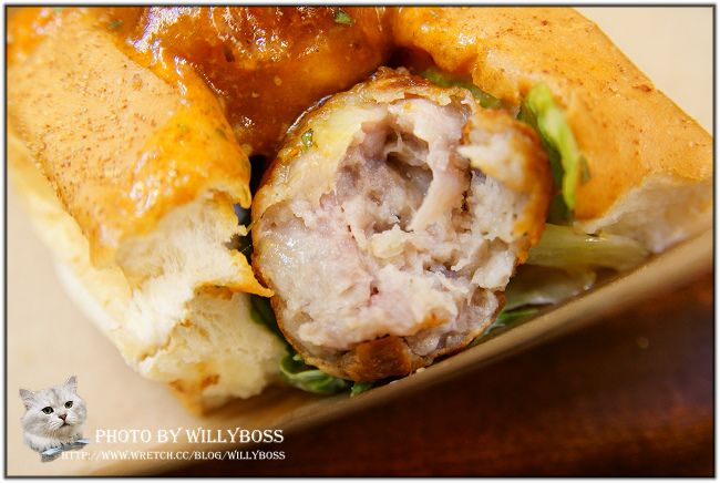 中西合璧速食南霸天-丹丹漢堡西子灣店(高雄鼓山區)