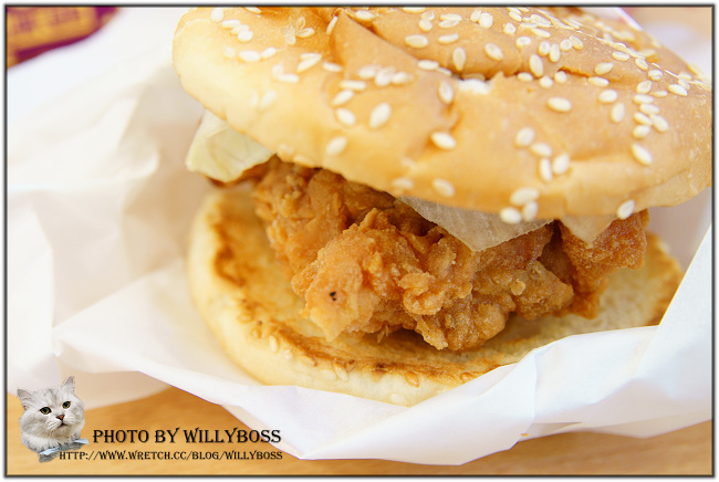 中西合璧速食南霸天-丹丹漢堡西子灣店(高雄鼓山區)