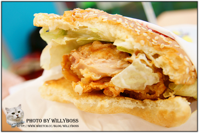 中西合璧速食南霸天-丹丹漢堡西子灣店(高雄鼓山區)