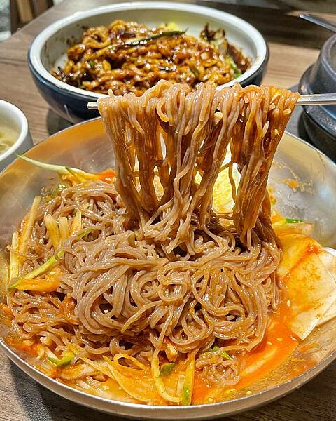 朝月冷麵王韓式料理|鼓山區美食|夏天不可不吃的韓式冷麵|豬骨湯也必來上一碗