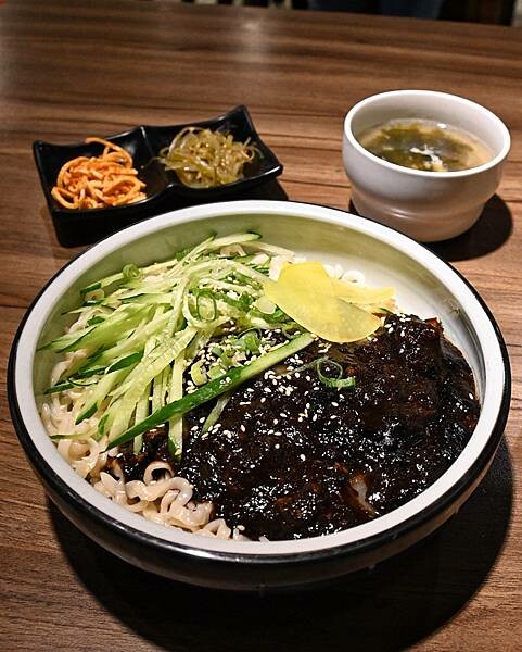 朝月冷麵王韓式料理|鼓山區美食|夏天不可不吃的韓式冷麵|豬骨湯也必來上一碗