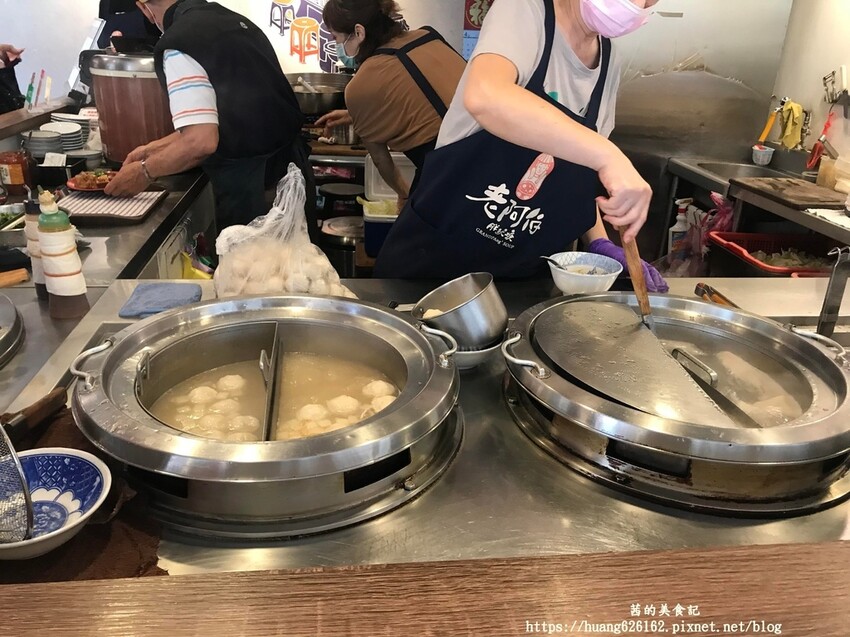 【台北大同區】傳承一甲子老店『老阿伯胖魷焿』迪化街美食必點➡綜合羹及油蔥飯~
