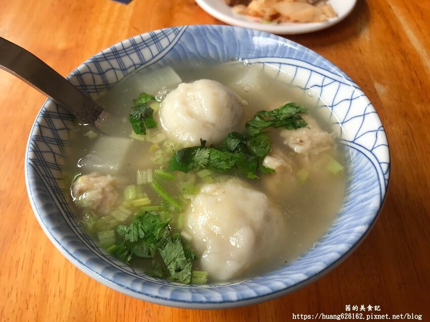 【台北大同區】傳承一甲子老店『老阿伯胖魷焿』迪化街美食必點➡綜合羹及油蔥飯~