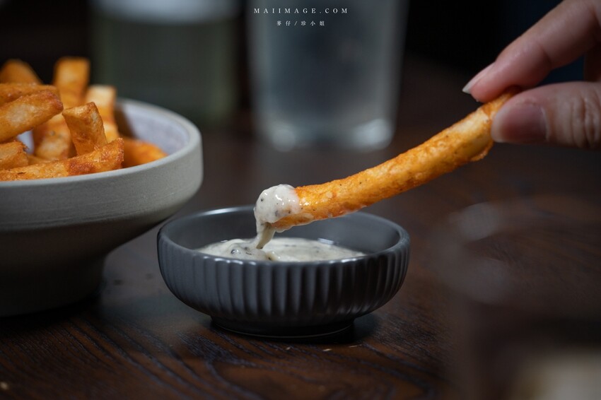 台北餐酒｜休憩拉麵酒吧～2023最新特色酒吧，營業到凌晨三點夜貓族宵夜福音、捷運國父紀念館站美食、東區宵