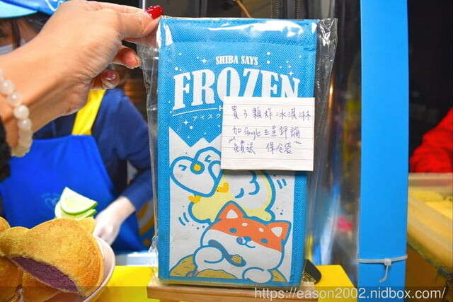 樂華夜市銅板美食。FrozenHeart凍心炸冰淇淋 (樂華夜市店) ，用炸的冰淇淋，外酥內冰，好過癮！！！