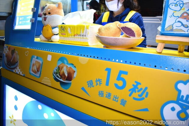 樂華夜市銅板美食。FrozenHeart凍心炸冰淇淋 (樂華夜市店) ，用炸的冰淇淋，外酥內冰，好過癮！！！