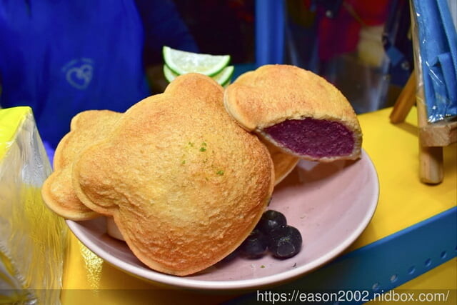 樂華夜市銅板美食。FrozenHeart凍心炸冰淇淋 (樂華夜市店) ，用炸的冰淇淋，外酥內冰，好過癮！！！