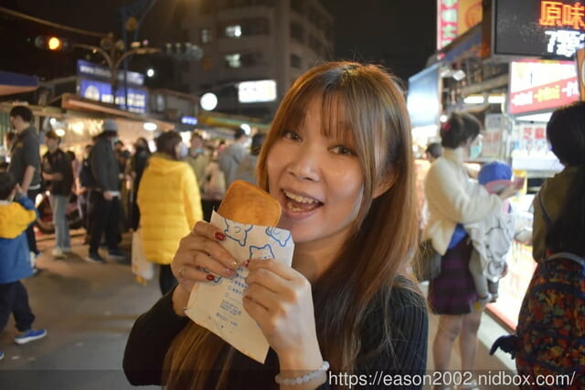 樂華夜市銅板美食。FrozenHeart凍心炸冰淇淋 (樂華夜市店) ，用炸的冰淇淋，外酥內冰，好過癮！！！