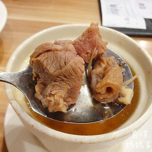 【高雄‧鳳山/三民】好正點港式點心鳳山店│69元~169元的平價港點，現點現做，座位多!有特約停車場（位置少）