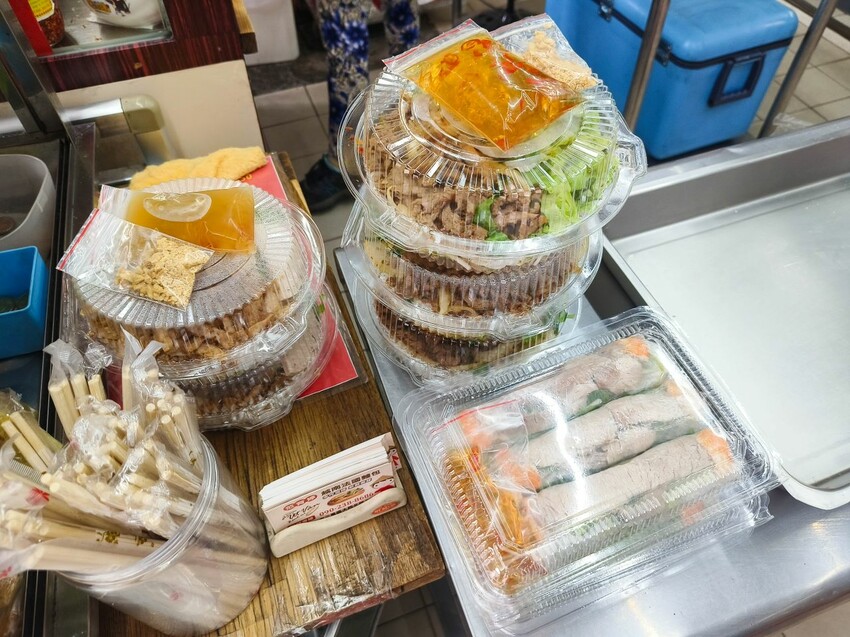 三重排隊美食之一，每日現烤出爐外酥內軟口感Q，法國麵包$25元起