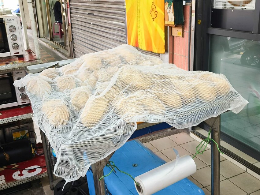 三重排隊美食之一，每日現烤出爐外酥內軟口感Q，法國麵包$25元起