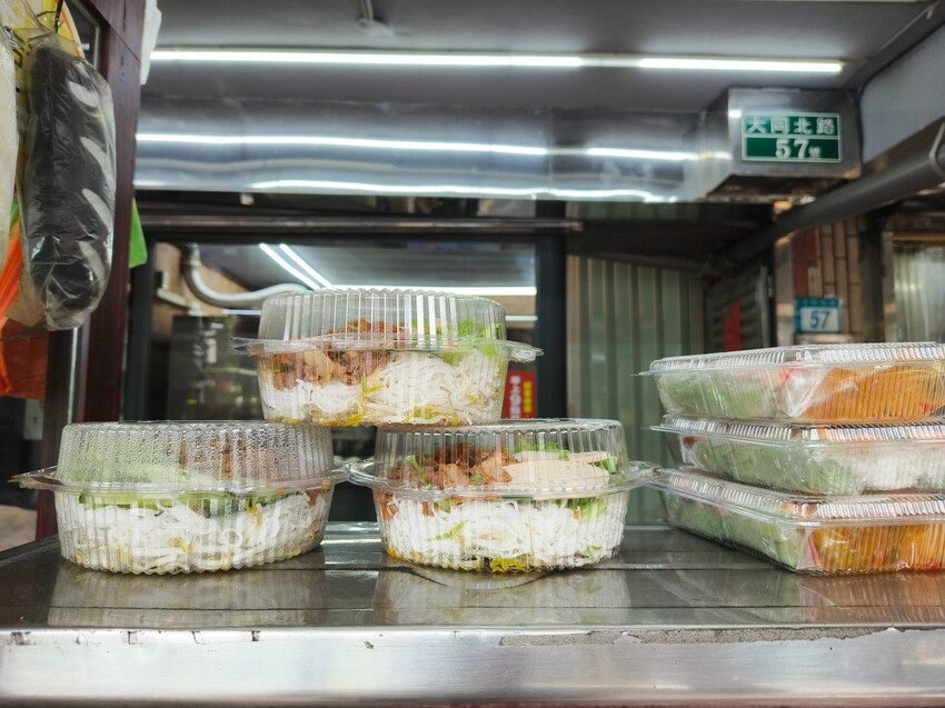 三重排隊美食之一，每日現烤出爐外酥內軟口感Q，法國麵包$25元起