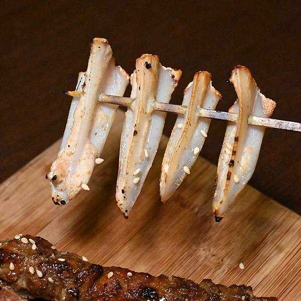 1994串燒居酒屋|楠梓區美食|年節不休息|1月底前啤酒暢飲$299|喝酒配串燒大快朵頤|限量鹽焗魚需提前預訂