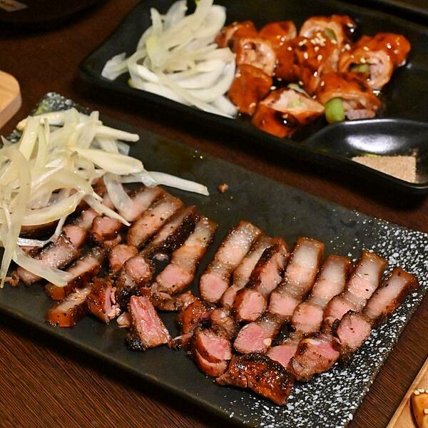 1994串燒居酒屋|楠梓區美食|年節不休息|1月底前啤酒暢飲$299|喝酒配串燒大快朵頤|限量鹽焗魚需提前預訂