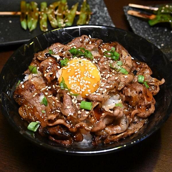 1994串燒居酒屋|楠梓區美食|年節不休息|1月底前啤酒暢飲$299|喝酒配串燒大快朵頤|限量鹽焗魚需提前預訂