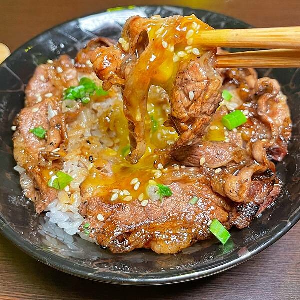 1994串燒居酒屋|楠梓區美食|年節不休息|1月底前啤酒暢飲$299|喝酒配串燒大快朵頤|限量鹽焗魚需提前預訂