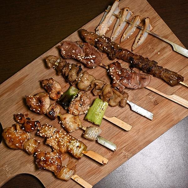 1994串燒居酒屋|楠梓區美食|年節不休息|1月底前啤酒暢飲$299|喝酒配串燒大快朵頤|限量鹽焗魚需提前預訂