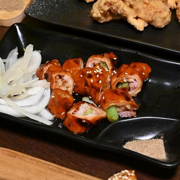 1994串燒居酒屋|楠梓區美食|年節不休息|1月底前啤酒暢飲$299|喝酒配串燒大快朵頤|限量鹽焗魚需提前預訂