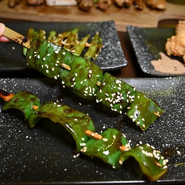 1994串燒居酒屋|楠梓區美食|年節不休息|1月底前啤酒暢飲$299|喝酒配串燒大快朵頤|限量鹽焗魚需提前預訂