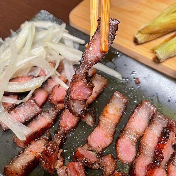 1994串燒居酒屋|楠梓區美食|年節不休息|1月底前啤酒暢飲$299|喝酒配串燒大快朵頤|限量鹽焗魚需提前預訂