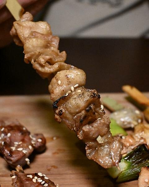 1994串燒居酒屋|楠梓區美食|年節不休息|1月底前啤酒暢飲$299|喝酒配串燒大快朵頤|限量鹽焗魚需提前預訂