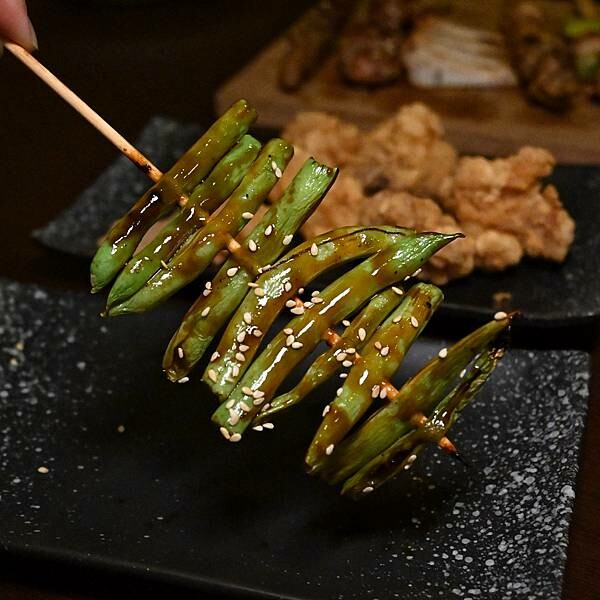 1994串燒居酒屋|楠梓區美食|年節不休息|1月底前啤酒暢飲$299|喝酒配串燒大快朵頤|限量鹽焗魚需提前預訂