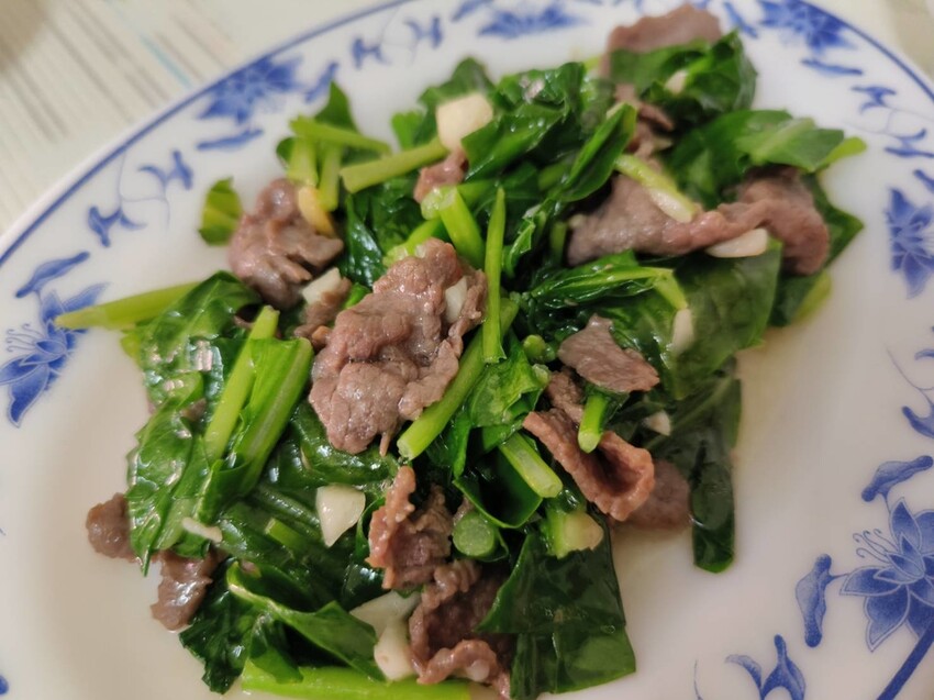 15086.jpg - 【台南.永康】在地人吃的店。阿丁溫體牛肉湯。推牛肉炒苦瓜+芥藍炒牛肉+溫體牛肉湯牛肉超級嫩又鮮甜