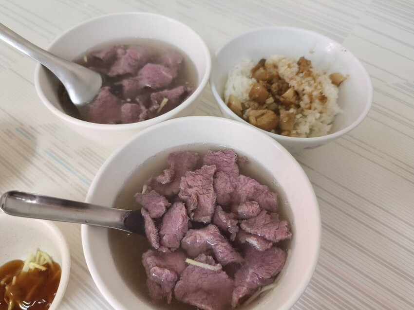 15081.jpg - 【台南.永康】在地人吃的店。阿丁溫體牛肉湯。推牛肉炒苦瓜+芥藍炒牛肉+溫體牛肉湯牛肉超級嫩又鮮甜