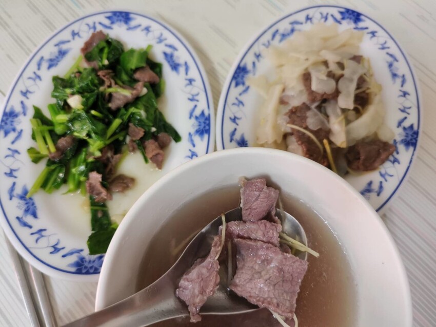 15087.jpg - 【台南.永康】在地人吃的店。阿丁溫體牛肉湯。推牛肉炒苦瓜+芥藍炒牛肉+溫體牛肉湯牛肉超級嫩又鮮甜