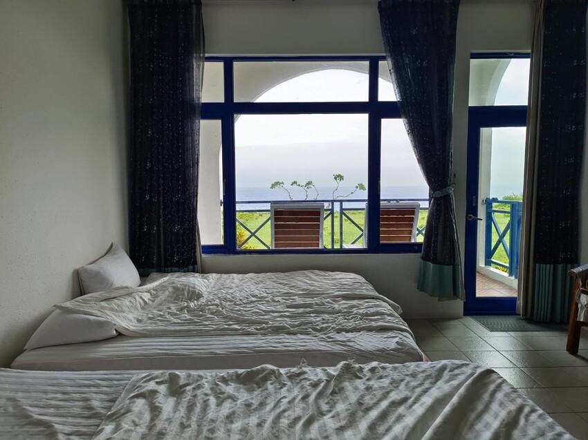 364877.jpg - 【屏東.小琉球】寵物友善住宿。地中海海景民宿。早餐吃到飽+草皮超美+無敵海景+網美泳池