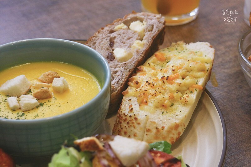 台中北區｜近中國醫創意義式料理，巫毒海鮮墨魚義大利麵美味到令